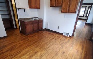 3 beds, 1 bath, $1,095, Unit 2873 Lower