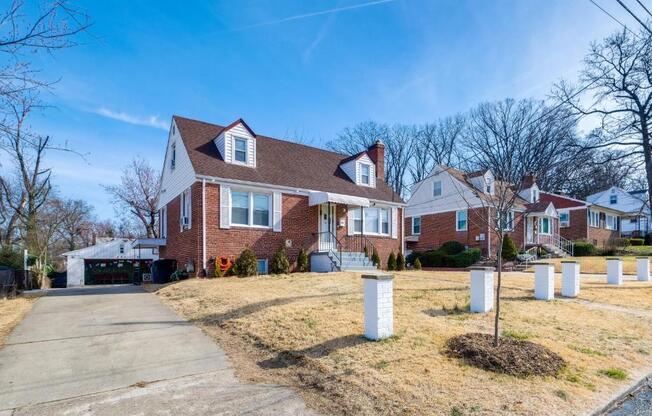 121 ONONDAGA DR
