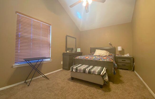 3 beds, 2.5 baths, $1,900