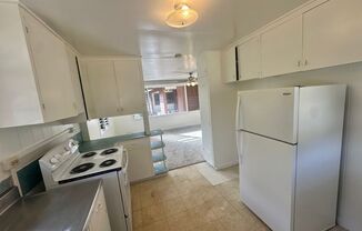 3 beds, 1 bath, 900 sqft, $1,850, Unit B