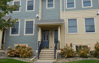 3 beds, 2.5 baths, $2,250, Unit UNIT B