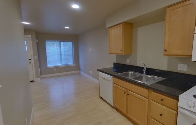 2 beds, 1.5 baths, $1,650, Unit 2