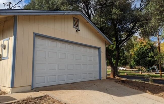 Nice House in Shasta Lake!!