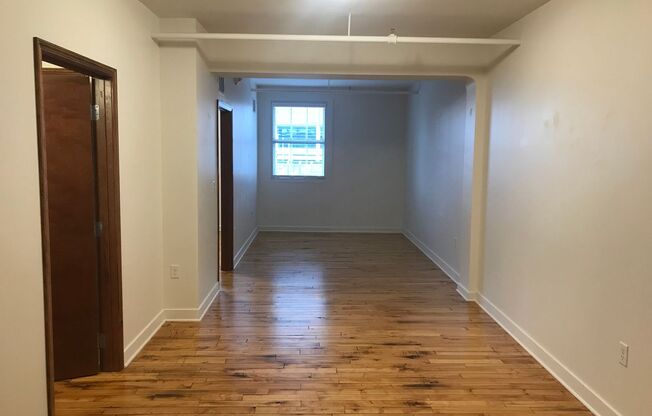 1 bed, 1 bath, 907 sqft, $900, Unit Smulekoff's Lofts - 411