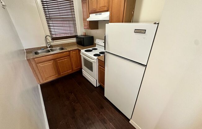Studio, 1 bath, 450 sqft, $995, Unit A25