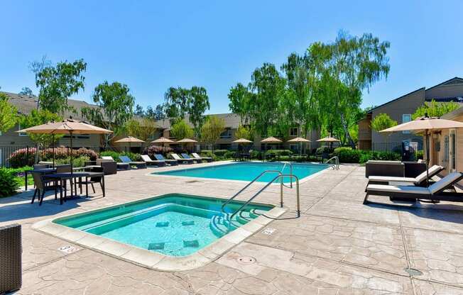 Hot Tub And Swimming Pool at The Seasons Apartments, San Ramon, CA, 94583