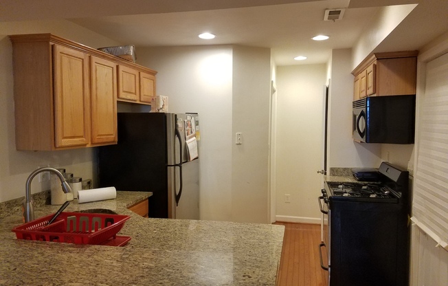 Charming 2Bedroom/1.5Bath Townhome in Upper Fells Point!