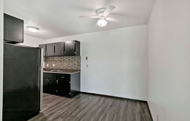 2 beds, 1.5 baths, 1,060 sqft, $1,300, Unit 7720-209