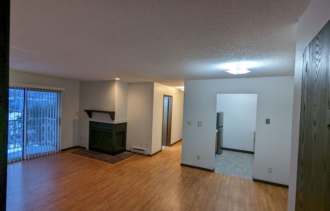 2 beds, 1 bath, $725, Unit 05