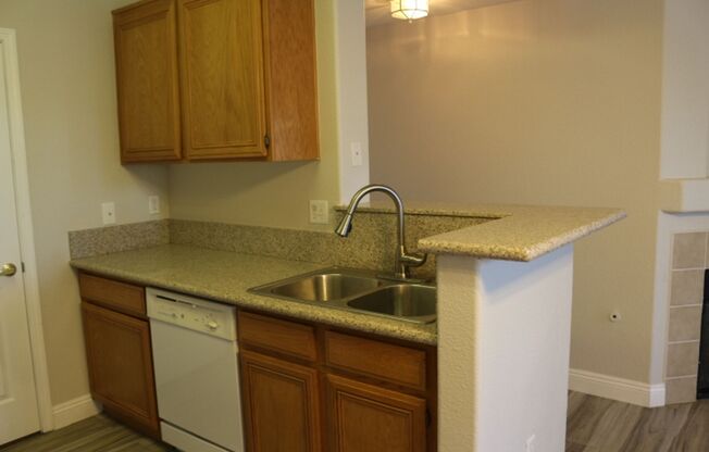 2 beds, 2 baths, $1,495, Unit Bldg. 7 -Clark County-