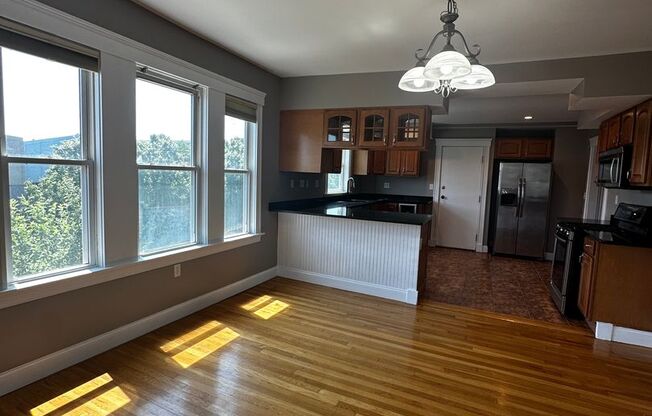 Spacious 3 Bed 2 Bath Apartment With Garage Parking!
