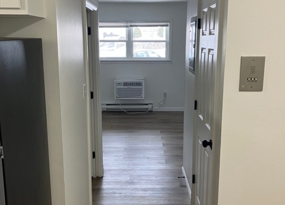Studio, 1 bath, 400 sqft, $1,795, Unit 5