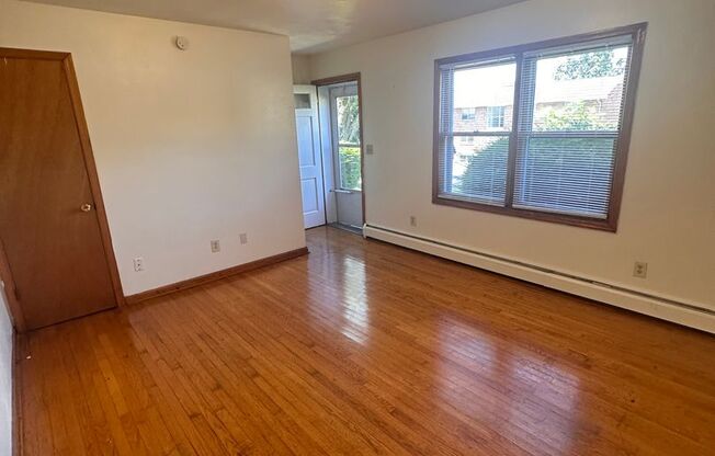 2 beds, 1.5 baths, 900 sqft, $1,440, Unit F-11