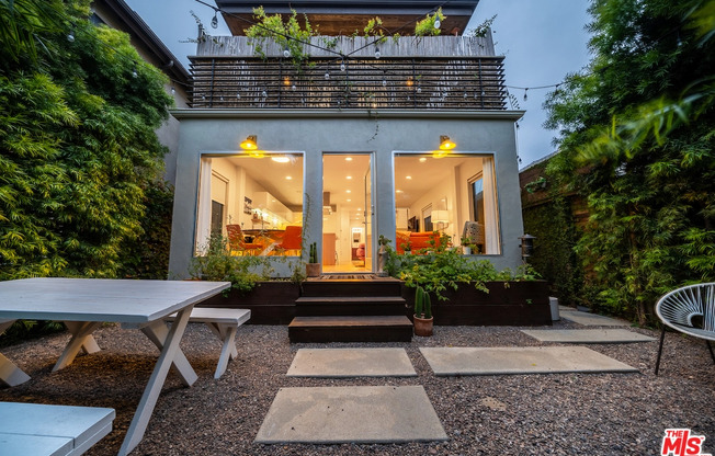 330 VENICE WAY
