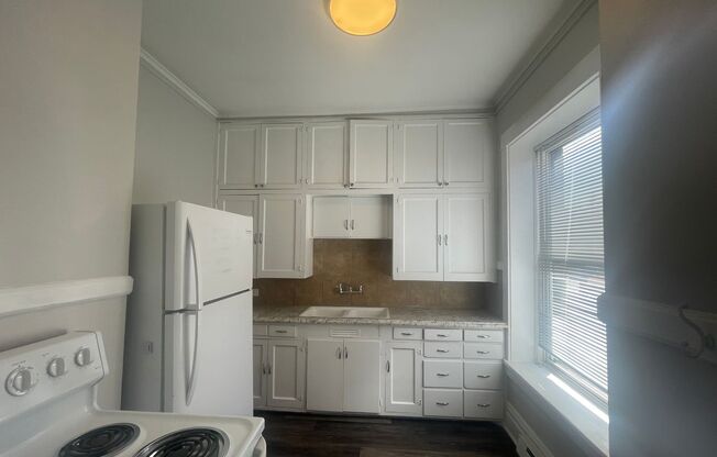 Studio, 1 bath, 340 sqft, $570, Unit 1