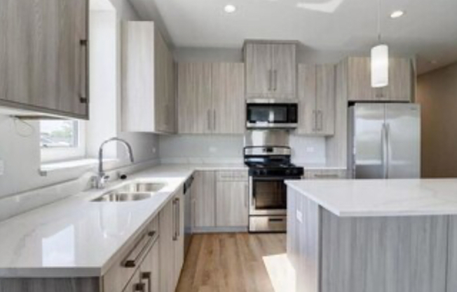 6322 W Irving Park Rd 4