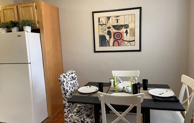 2 beds, 1 bath, 930 sqft, $1,665, Unit 301