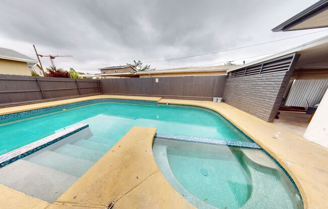 Large 6 Bedroom POOL House on East Falls View! Prime Location!