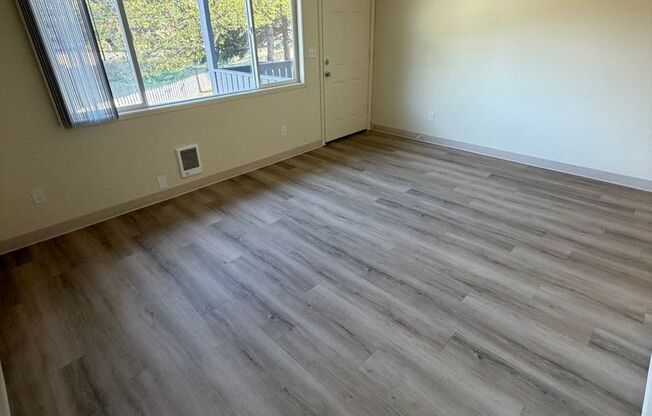 2 beds, 1 bath, $1,350, Unit 24