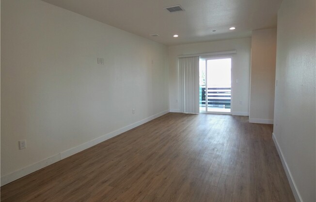 3 beds, 3.5 baths, 1,902 sqft, $4,125, Unit 1/2