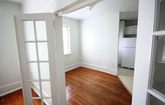 906 W Trinity