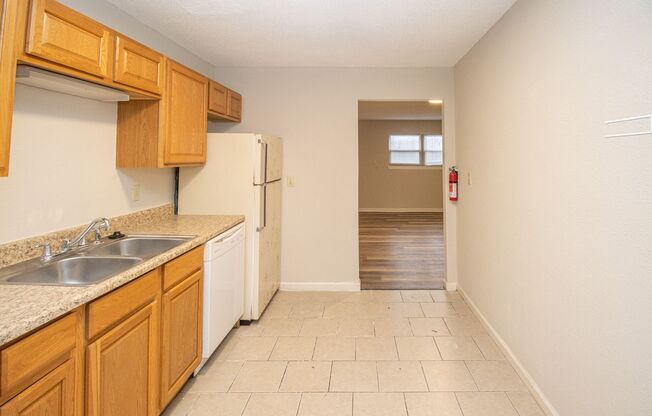 2 beds, 1 bath, $1,050, Unit Apt 1