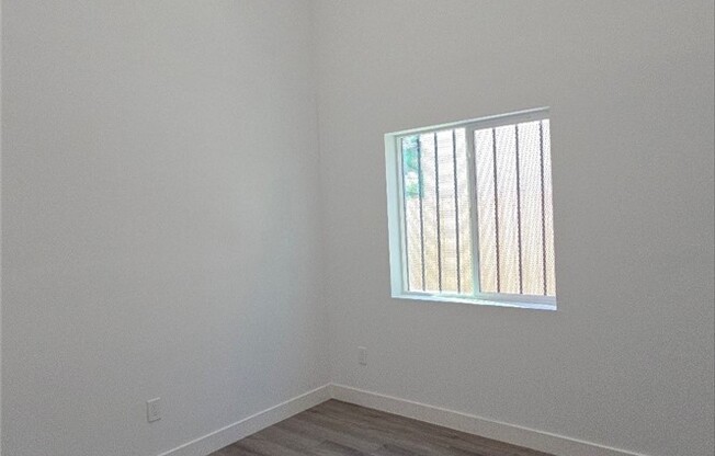 10413 1/2 AVALON BLVD