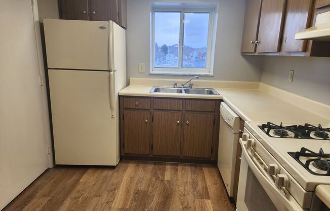 1 bed, 1 bath, 832 sqft, $1,120, Unit WG2-607