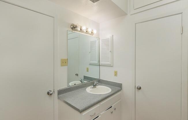 1 bed, 1 bath, 970 sqft, $1,421