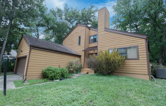 Spacious 4 Bedroom House in Beautiful Columbia!