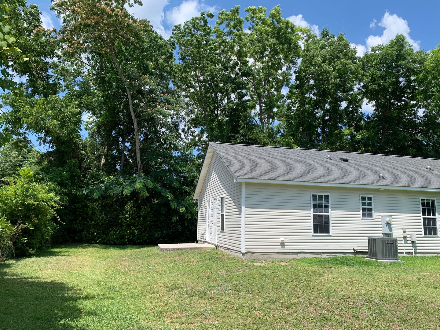 3 BD, 2 BA House: Freshly Painted + New Flooring + Available Now!