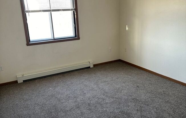 2 beds, 1 bath, 900 sqft, $850, Unit 202