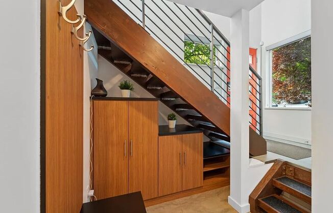 Beatiful 2 bed/ 2 bath townhome in Madison Valley!