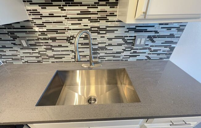 2 beds, 1 bath, 1,100 sqft, $2,568, Unit 241-40