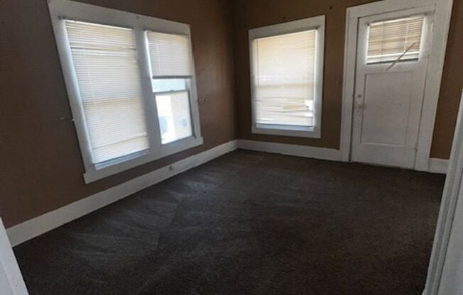 3 beds, 2 baths, $950