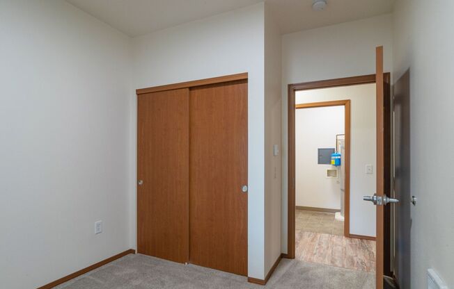 3 beds, 2 baths, $2,400, Unit 102