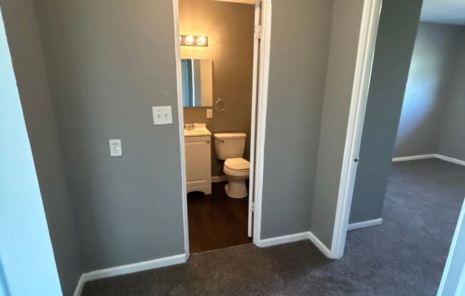 2 beds, 1 bath, 750 sqft, $1,070, Unit B07 1058 15
