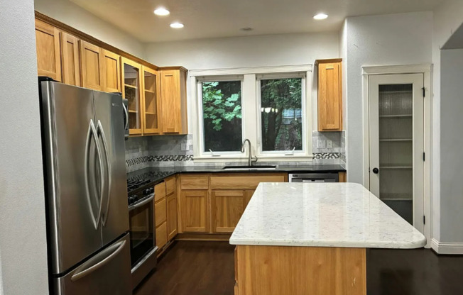 4 beds, 2.5 baths, $3,199