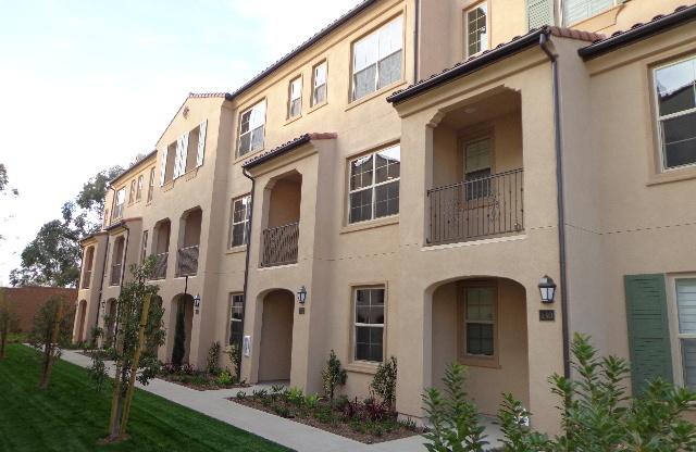 Amazing 4 Bedroom/3.5 Bathroom Townhome
