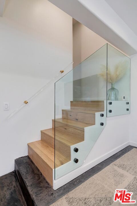 1521 S HAYWORTH AVE