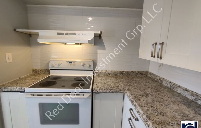 2 beds, 1 bath, $1,095, Unit 2