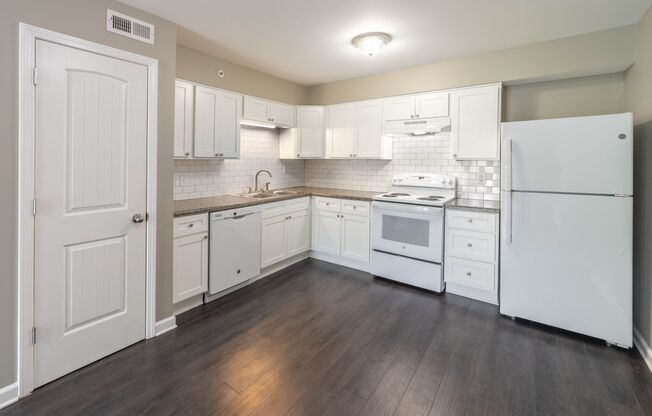 1 bed, 1 bath, 616 sqft, $895, Unit H-7