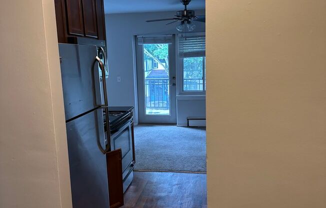2 beds, 1 bath, 840 sqft, $1,495, Unit 201 (R)
