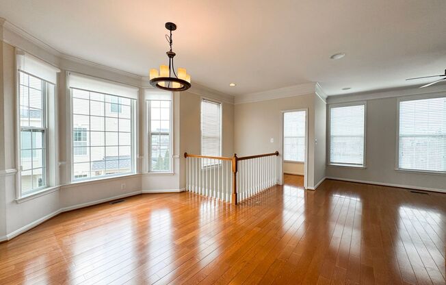 Stunning 3 Bed 2/2 Bath End-Unit Townhome In Desired Stone Ridge South