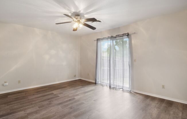 2 beds, 1.5 baths, $1,300, Unit 3224