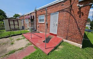 3 beds, 1 bath, $2,000