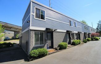 Super Charming FULLY FURNISHED 1 Bedroom Multnomah Village Condo