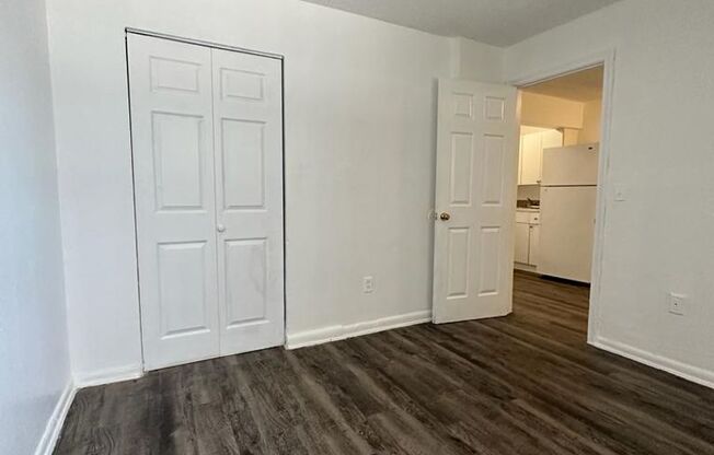 3 beds, 1 bath, 880 sqft, $2,300, Unit 5200-9