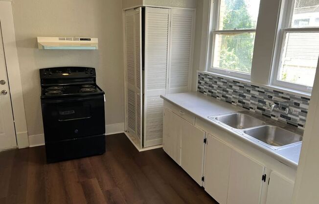 2 beds, 1 bath, $900