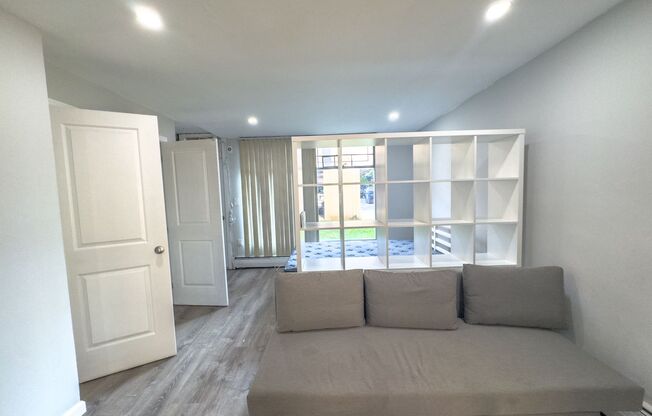 Studio, 1 bath, 425 sqft, $1,795